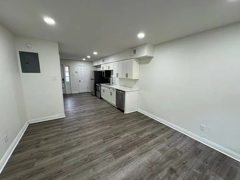 2301 Scott St — Photo 8