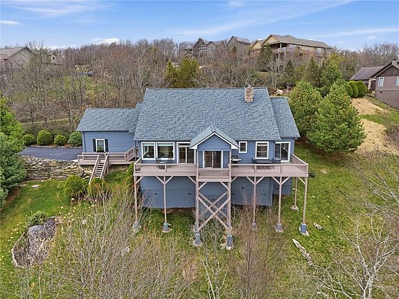 4th image of 880 Algonquin Drive