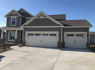 606 Country Ridge Dr, Mahomet, IL 61853