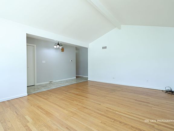 4th image of 530 Northgate Rd