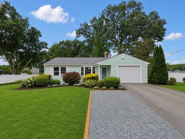 27 Bear Hill Rd, Cumberland, RI 02864