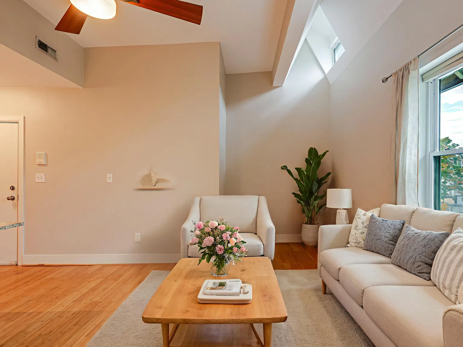 1 bed, 660 sqft, $2,500 — Photo 1