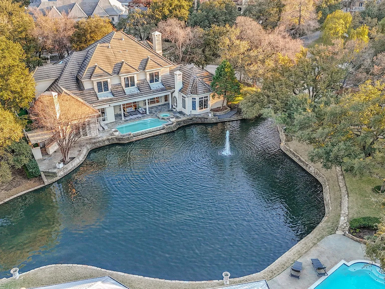 5 bed, 5988 sqft, $17,500 — Photo 1