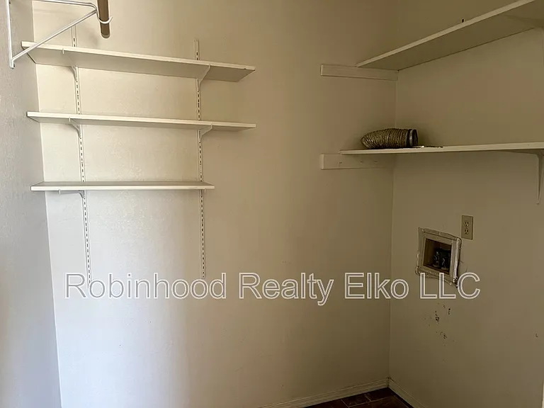 132 Flora Pl — Photo 29