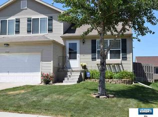 8722 Read St, Omaha, NE 68122