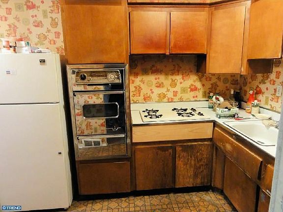 2nd image of 2142 Devereaux Ave