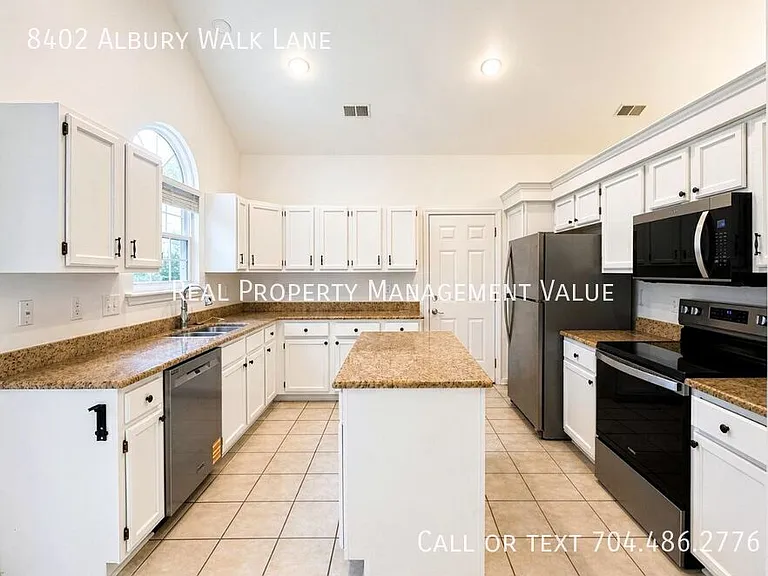 8402 Albury Walk Ln — Photo 2