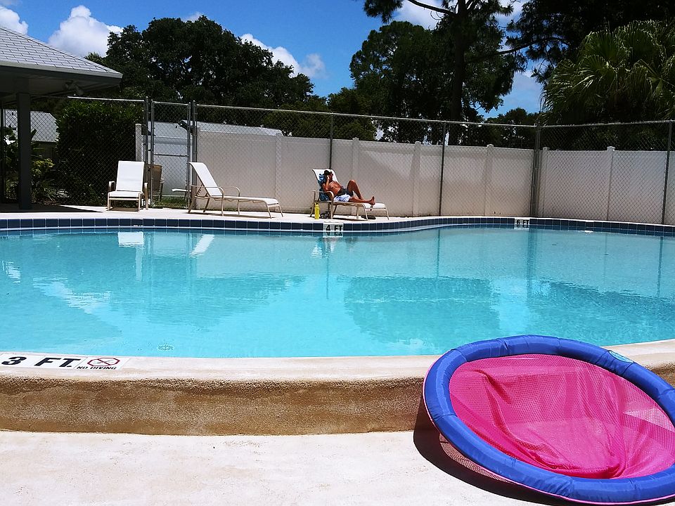 1st image of 7312 Parkside Villas Dr N