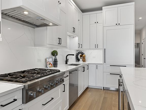 4th image of 1347 W Grand Ave #3S
