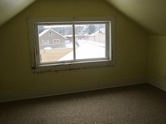3rd image of 409 Houghton St