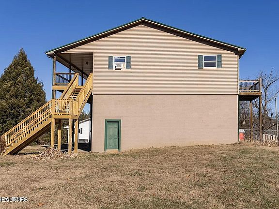 2nd image of 1374 Camellia Rd