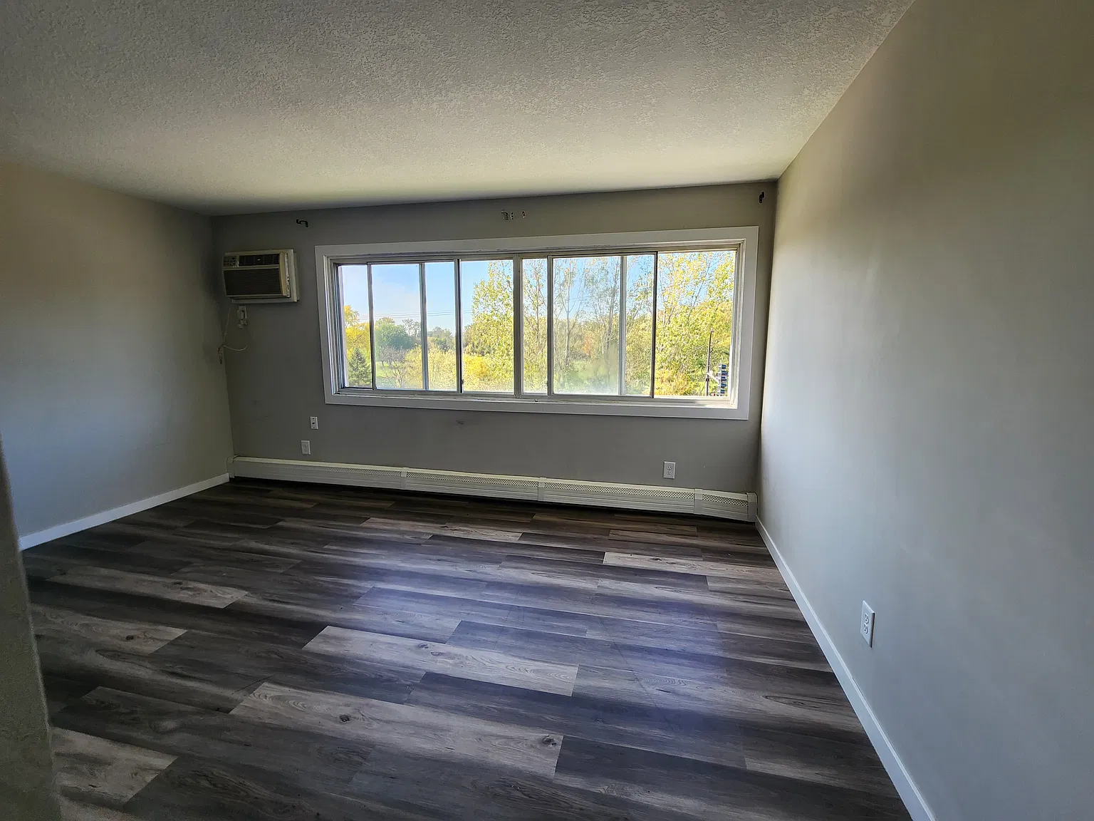 2 bed, 850 sqft, $1,280 — Photo 2
