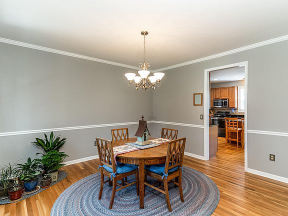 4th image of 3129 Windermere Hl