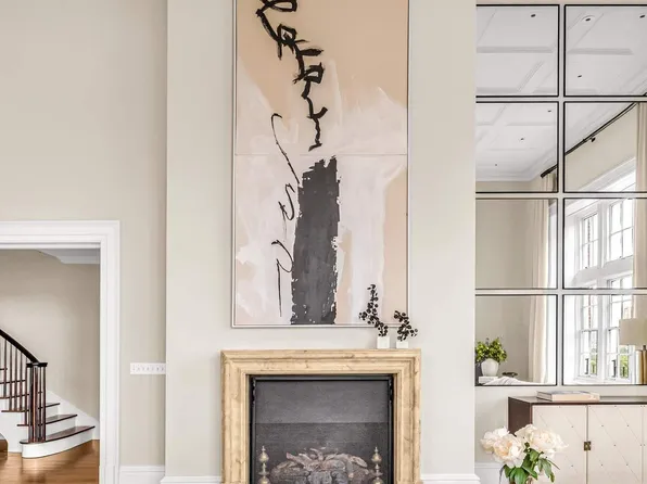 39 East 79th Street image 2 of 32