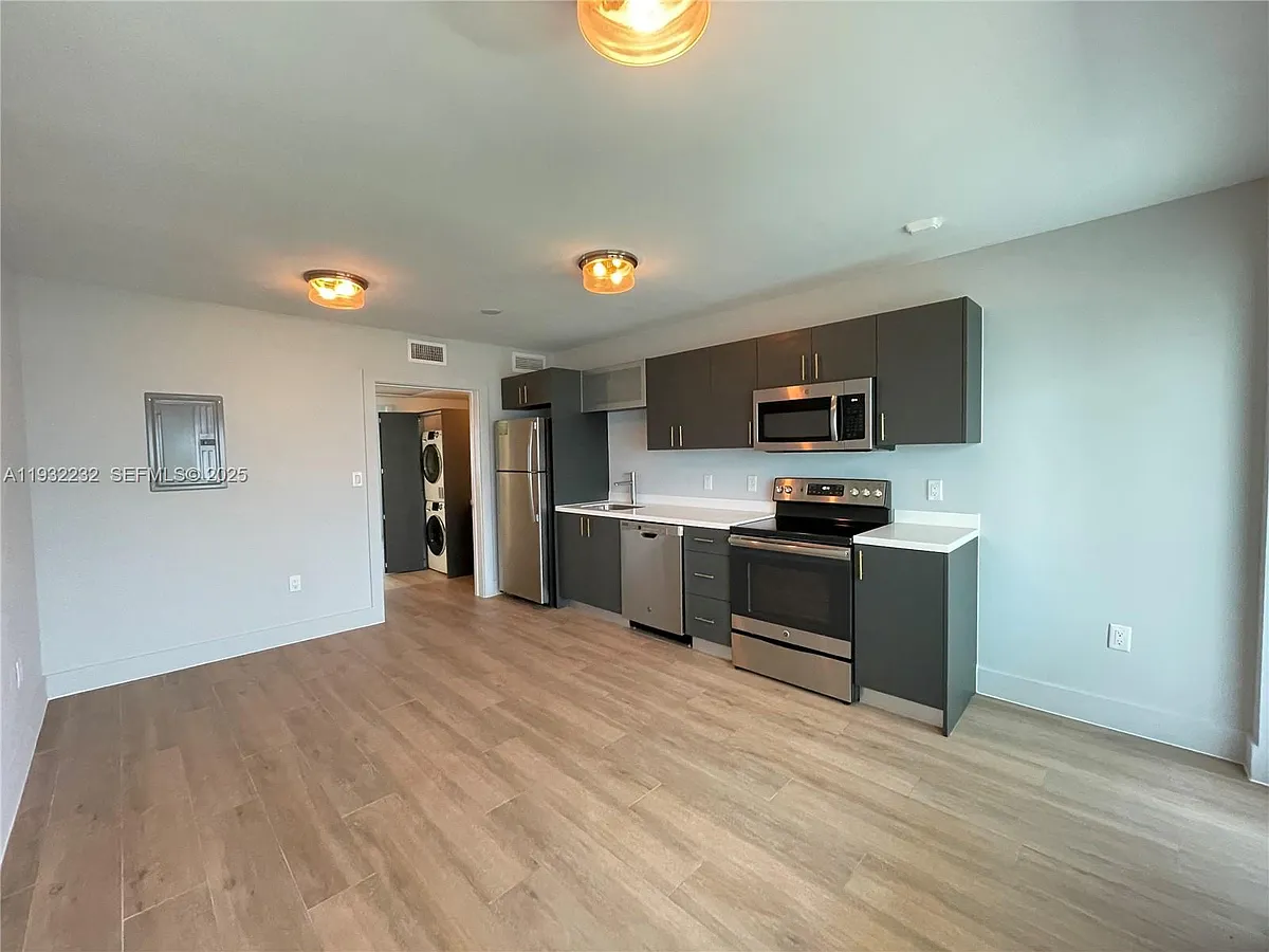 Building Photo - 1501 Michigan Ave #25