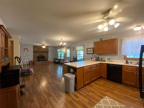 5th image of 3176 Lakeshore Dr