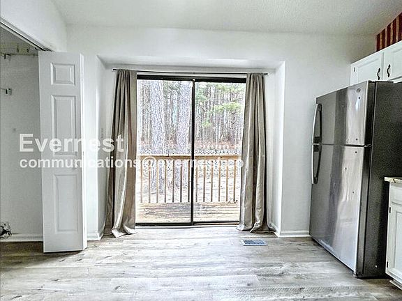 3rd image of 3214 Westbury Dr