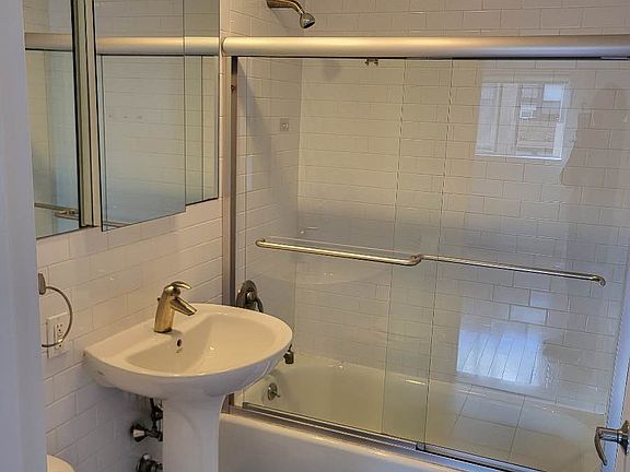 3rd image of 19 Clinton St APT 601