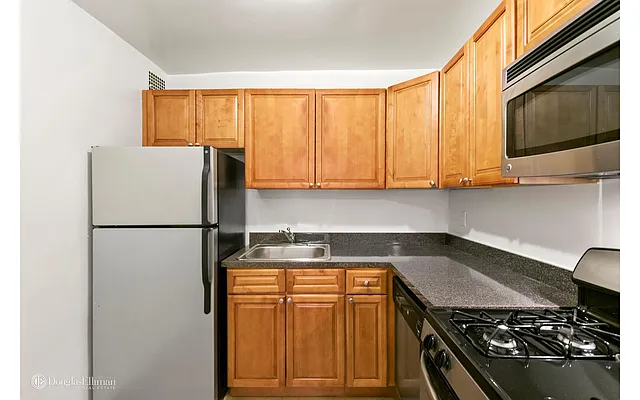 Sold by Douglas Elliman | media 24