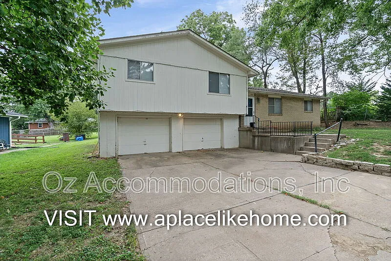 2 bed, 1.0 bath, 755 sqft, $1,050 — Photo 3