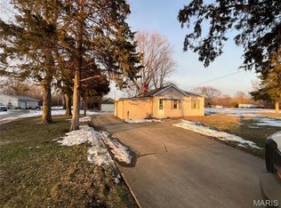 5267 Chain Of Rocks Rd, Edwardsville, IL 62025