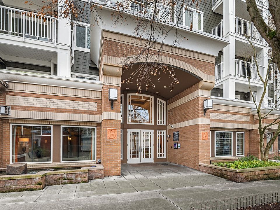 Ballard Place - Entry>