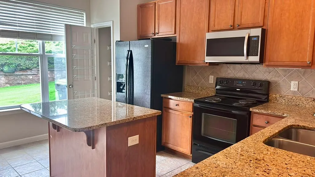 2 bed, 2.5 bath, 1299 sqft, $1,850 — Photo 3