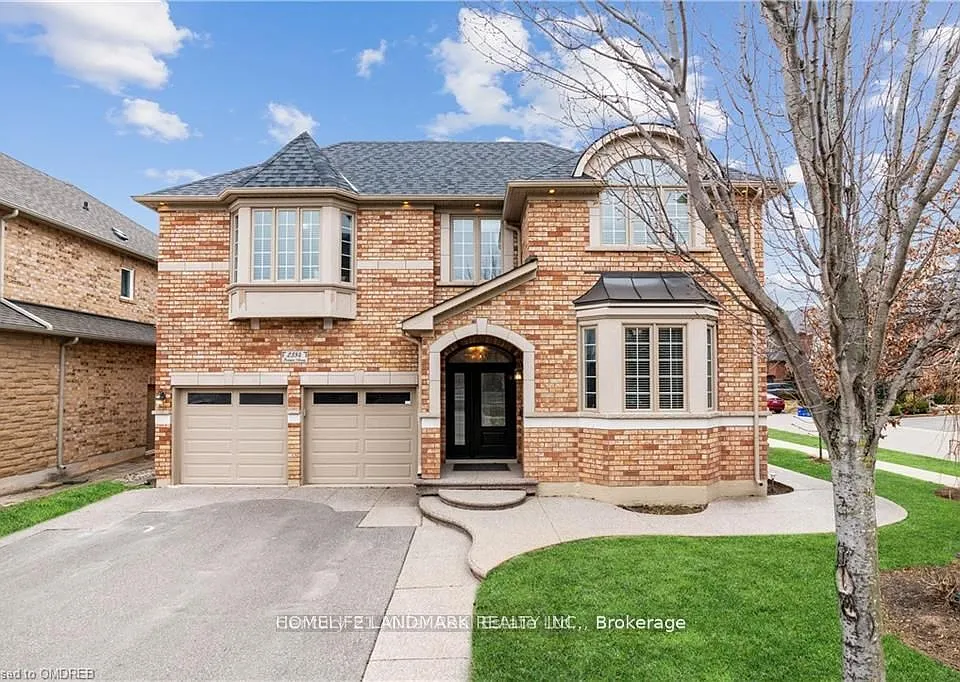 2384 Parkglen Ave