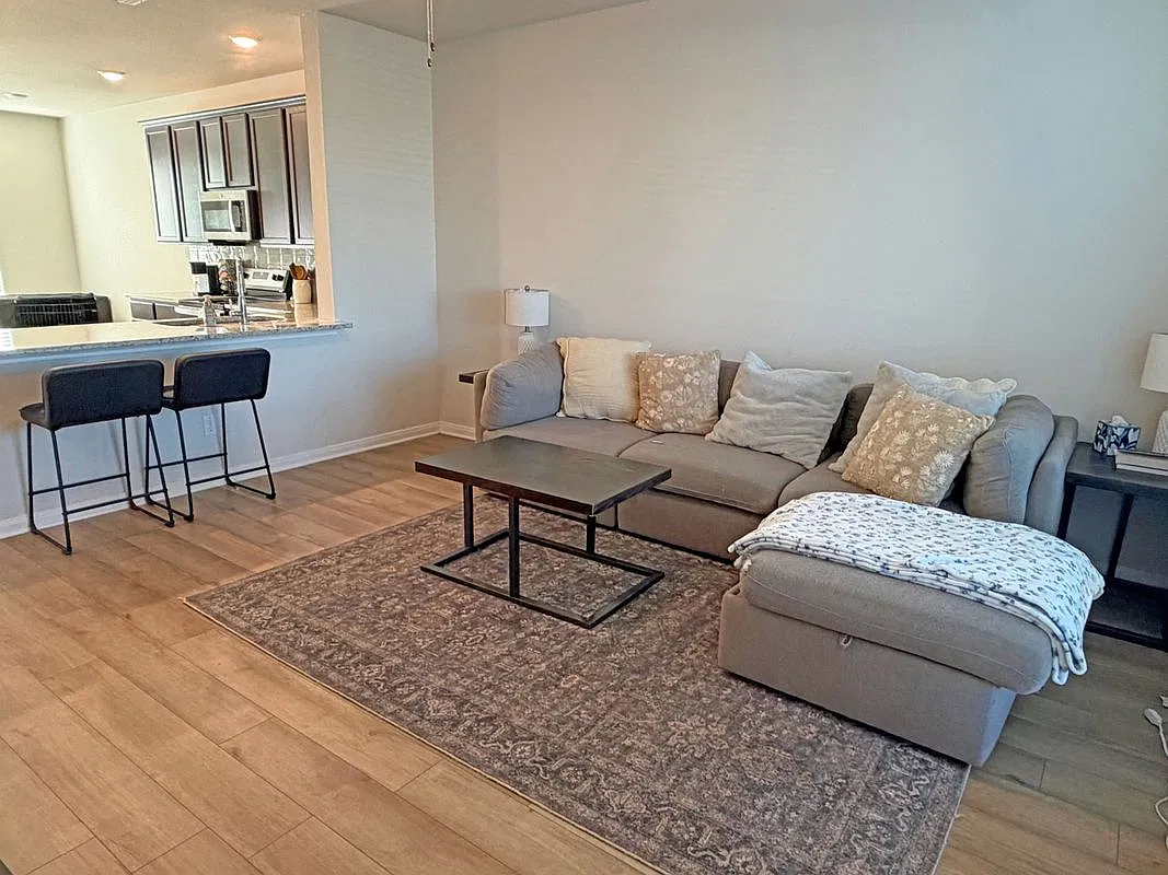 3 bed, 2.0 bath, 1354 sqft, $1,625 — Photo 3