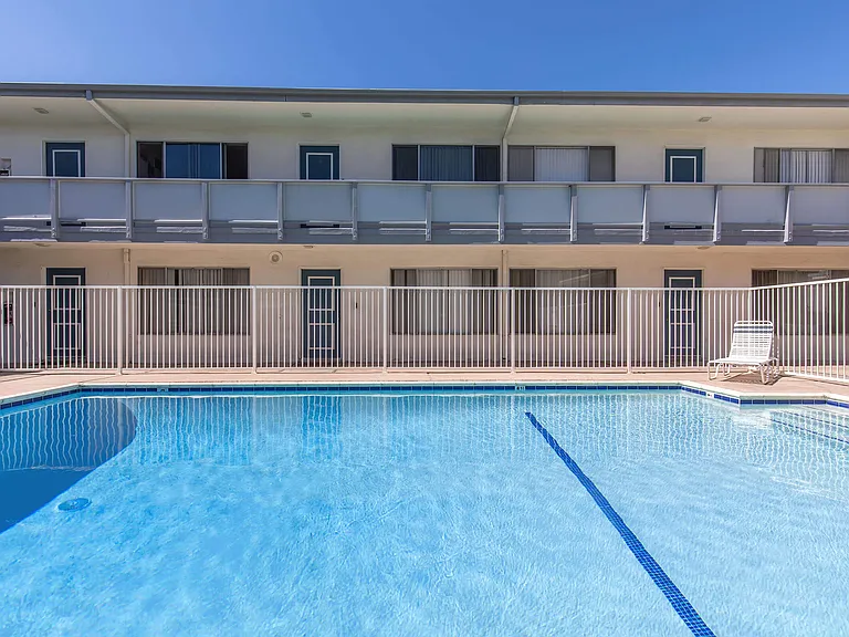 Ocean West Apartments — Photo 8