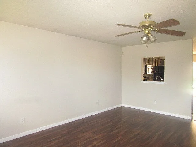 1213 Fox Creek Dr — Photo 4