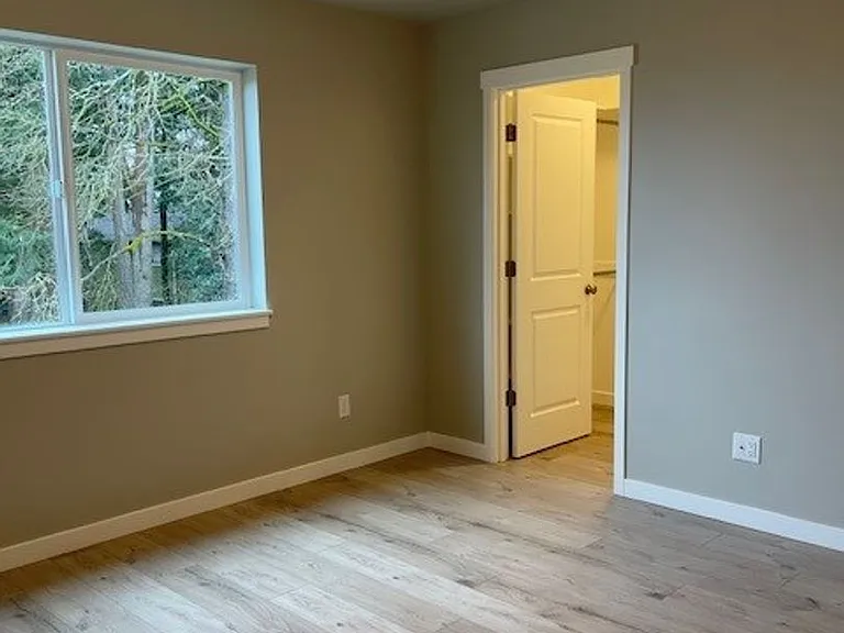 430 — Photo 16
