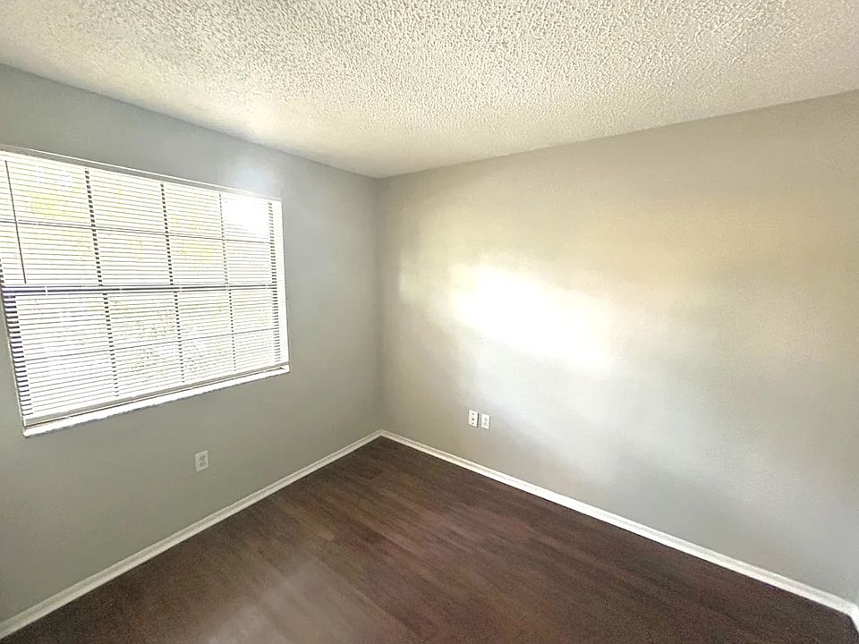 1st image of 705 W Daughtery Rd