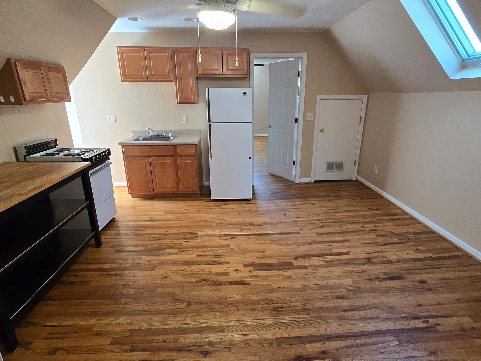 1 bed, 550 sqft, $1,295 — Photo 3