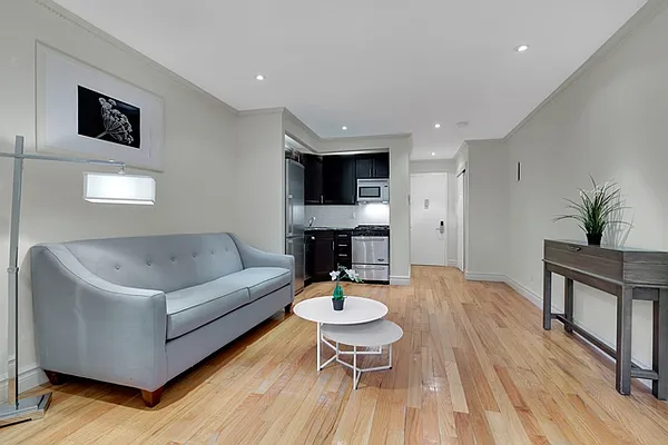 Rented by Cooper & Cooper Real Estate | media 18