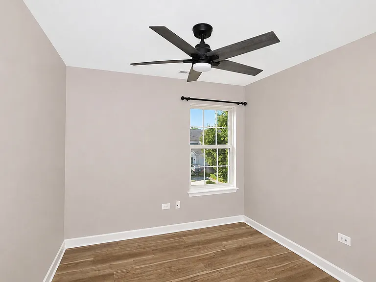 651 Lancaster Cir — Photo 25