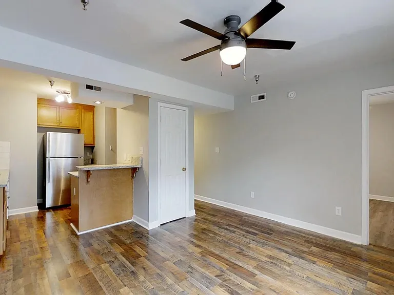 1555 W King St — Photo 39