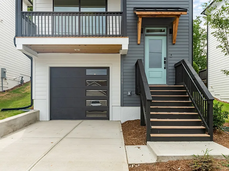 1019 Grant St — Photo 3