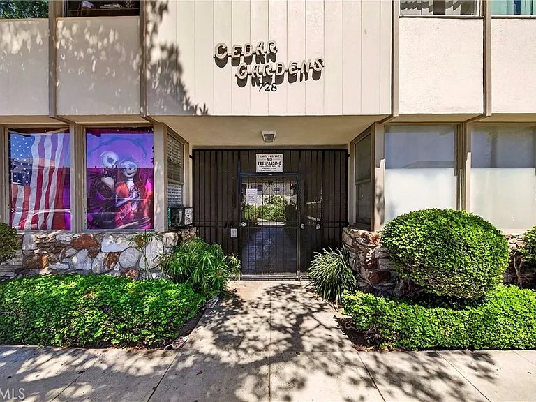 728 Cedar Ave — Photo 1