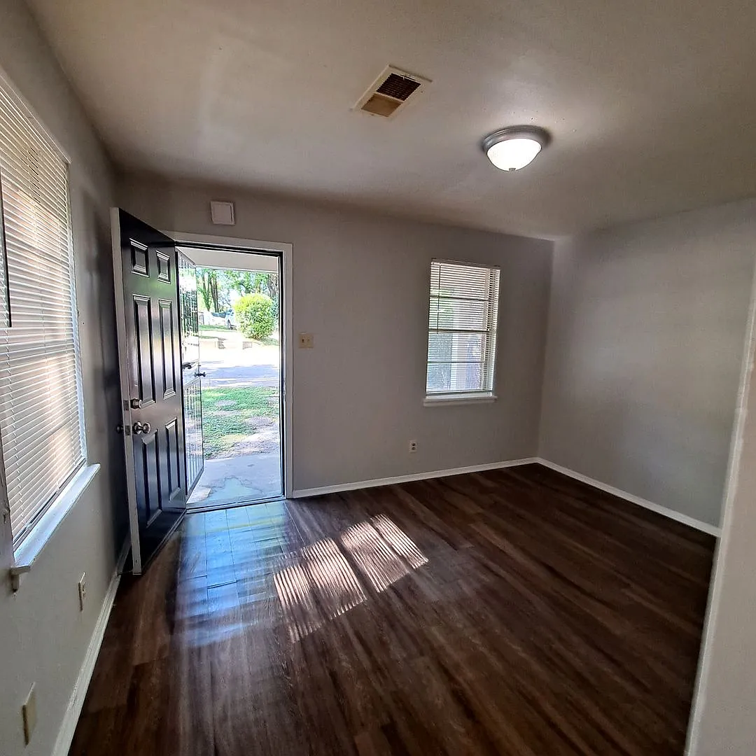 First Month Rent Free!! Welcome to 2655 Whitman! — Photo 1