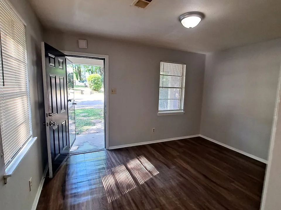 2655 Whitman Ave