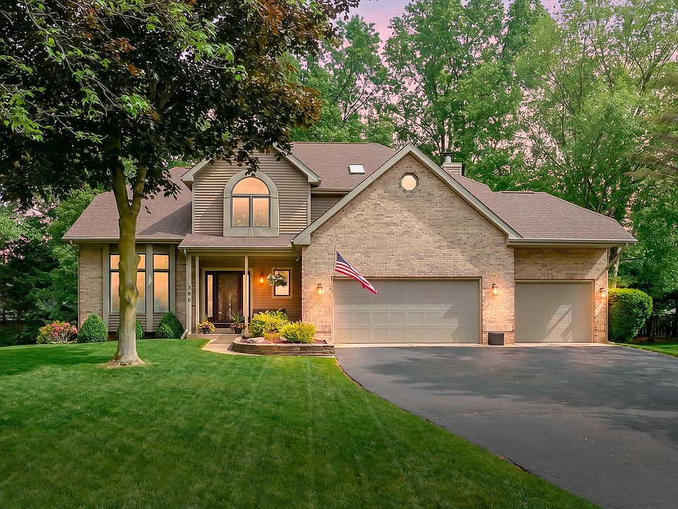 1st image of 390 Brittany Dr