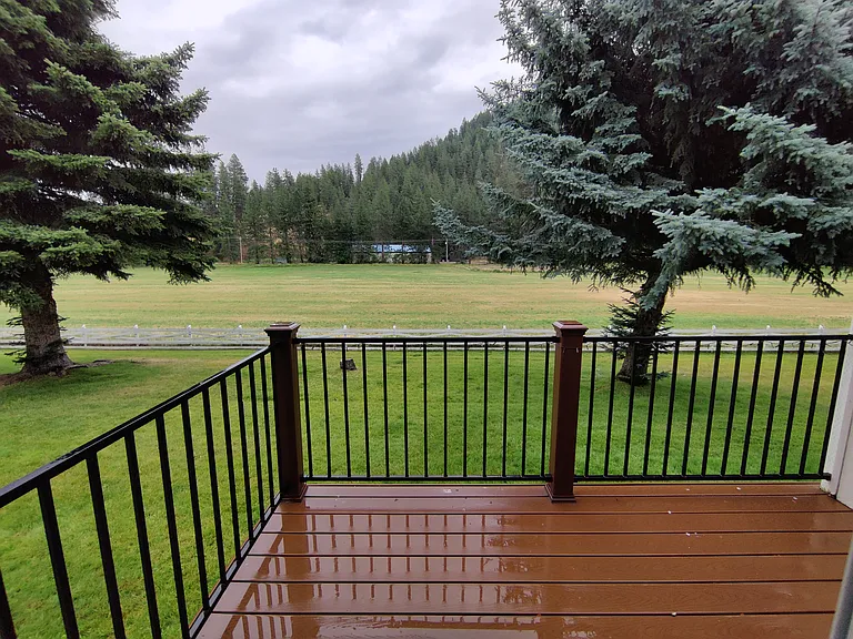 Creekside — Photo 3