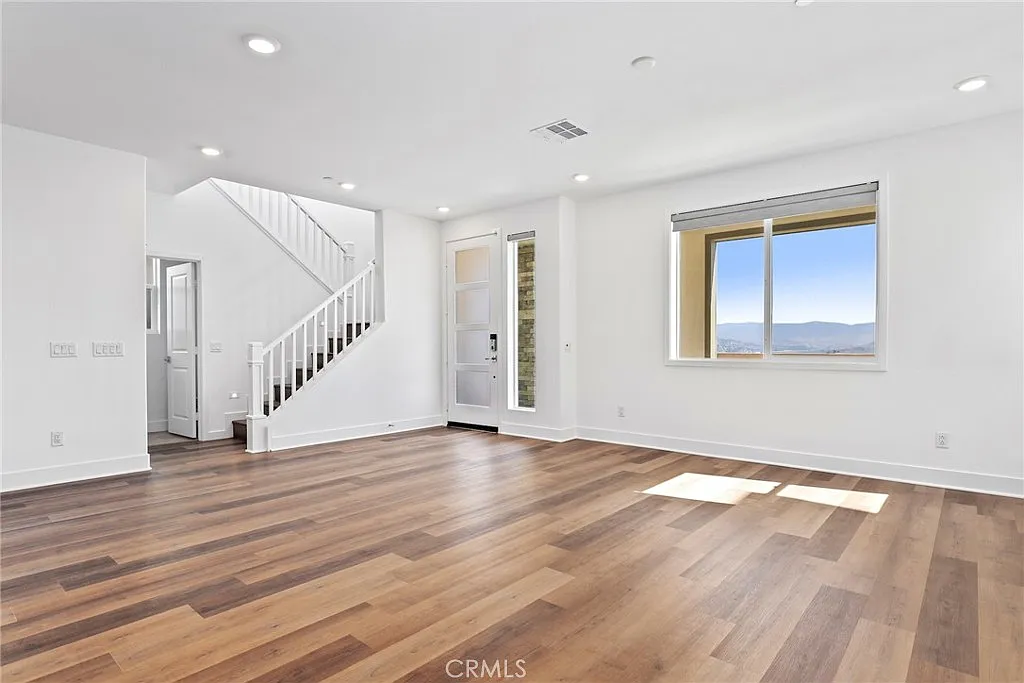 4 bed, 3.5 bath, 2246 sqft, $5,195 — Photo 3