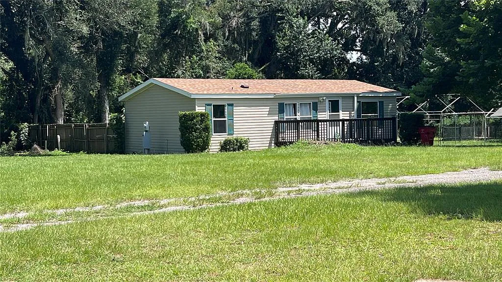 3 bed, 2.0 bath, 880 sqft, $1,550 — Photo 3
