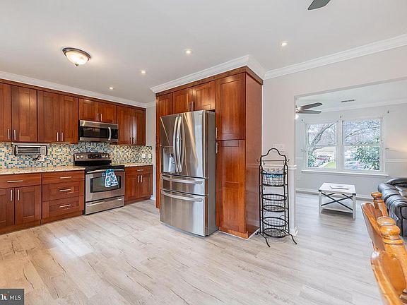4th image of 11 Mills Ct