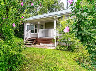 27 Curlee St, Brevard, NC 28712