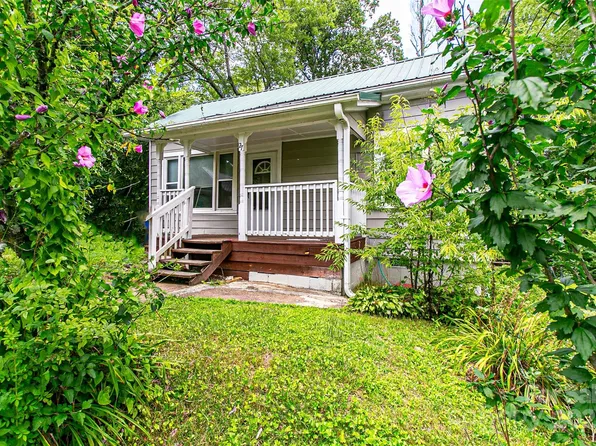 27 Curlee St, Brevard, NC 28712