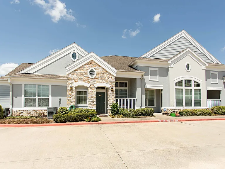 GrandParkway-08Exterior02