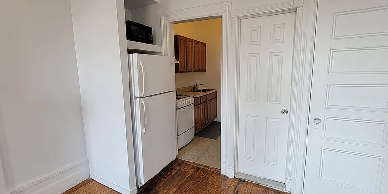 Rented by Perry Associates NYC Inc | media 23